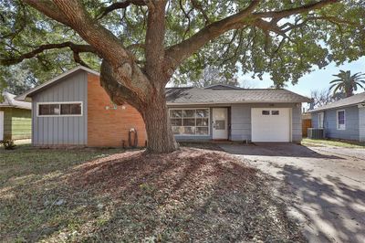 104 Palm Lane, House other with 4 bedrooms, 2 bathrooms and null parking in Lake Jackson TX | Image 1