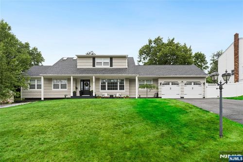 15 Almroth Drive, Wayne, NJ, 07470 | Card Image