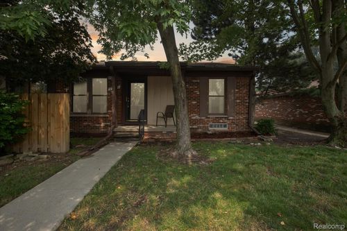39559 Old Dominion Dr, Clinton Township, MI, 48038-2650 | Card Image