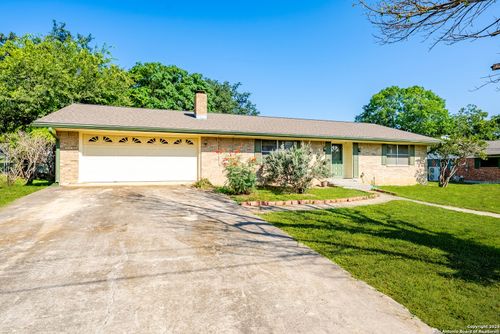 110 Forest Hill Ln, Kerrville, TX, 78028-9316 | Card Image