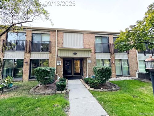 18149 University Park Dr, Livonia, MI, 48152-2643 | Card Image