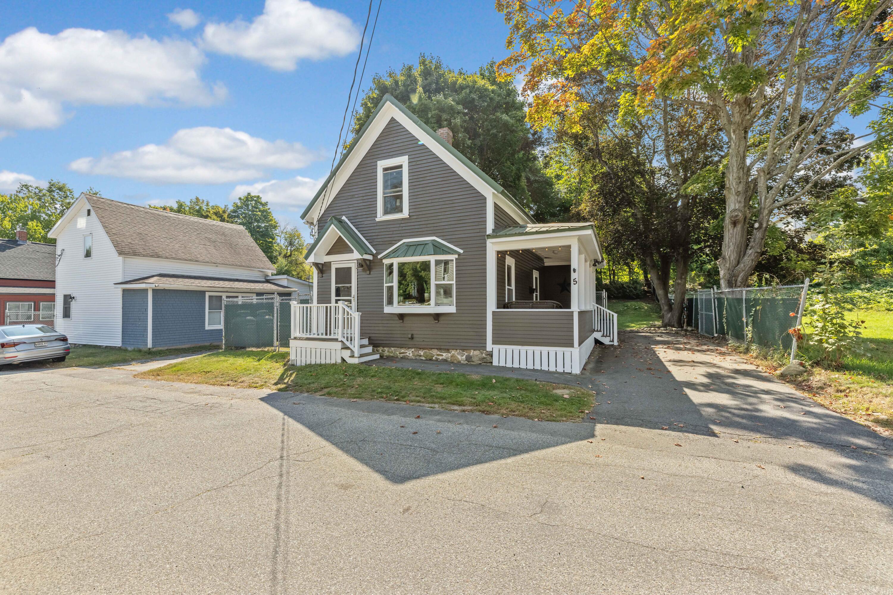 Dale St, Sanford, ME 04073