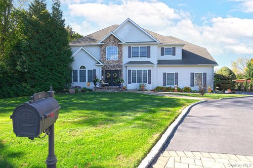 11 Cason Drive, Huntington, NY, 11725 | Card Image