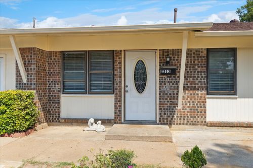 2213 Meadow Dl, Irving, TX, 75060-7233 | Card Image