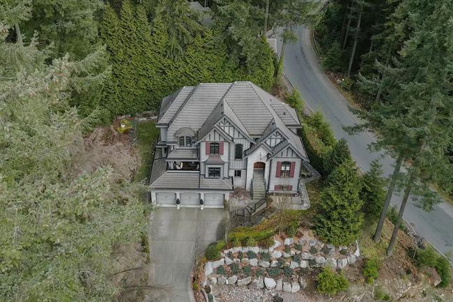 201 Westridge Lane, House other with 4 bedrooms, 4 bathrooms and 6 parking in Anmore BC | Image 3