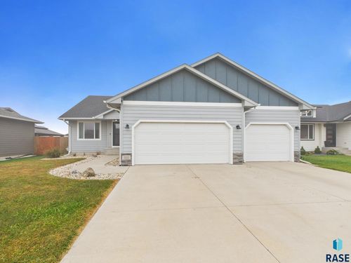 415 Thelma Ave, Harrisburg, SD, 57032-2483 | Card Image
