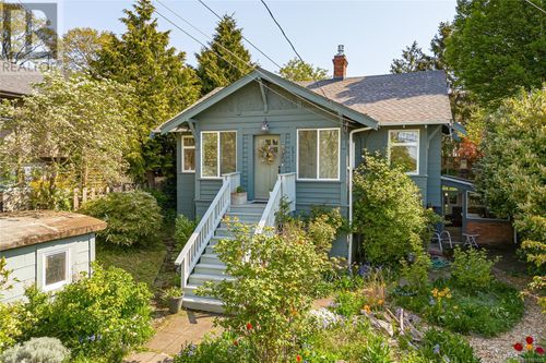 2921 Prior St, Victoria, BC, V8T3Y4 | Card Image
