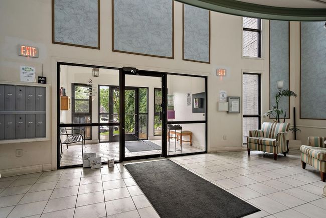 APT-409 - 10411 Cedar Lake Rd, Condo with 2 bedrooms, 2 bathrooms and null parking in Minnetonka MN | Image 27