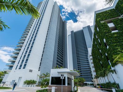 1103 - 16385 Biscayne Blvd, Condo with 2 bedrooms, 2 bathrooms and null parking in North Miami Beach FL | Image 2