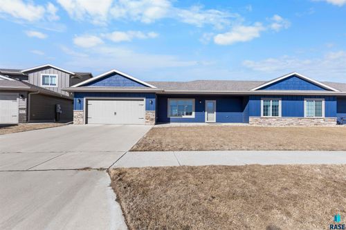 9558 Broek Dr, Sioux Falls, SD, 57106 | Card Image
