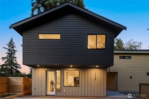b-14338 Bagley Ave N, Seattle, WA, 98133-7216 | Card Image