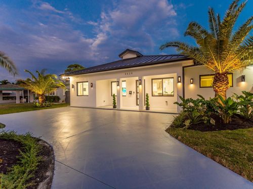 4620 Ne 4th Ave, Oakland Park, FL, 33334-6037 | Card Image
