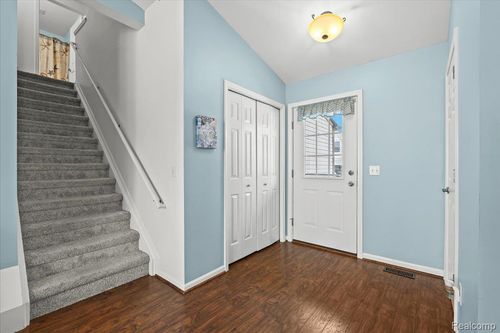 5071 Meadow Crest Cir, Holly, MI, 48442-9343 | Card Image