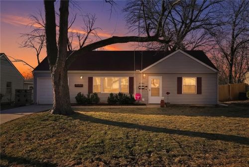 2705 W 76th St, Prairie Village, KS, 66208-3631 | Card Image