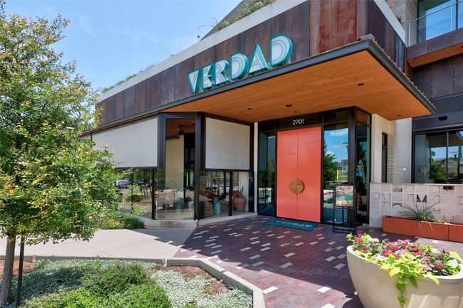 Walking distance to wonderful restaurants and health clubs | Image 32