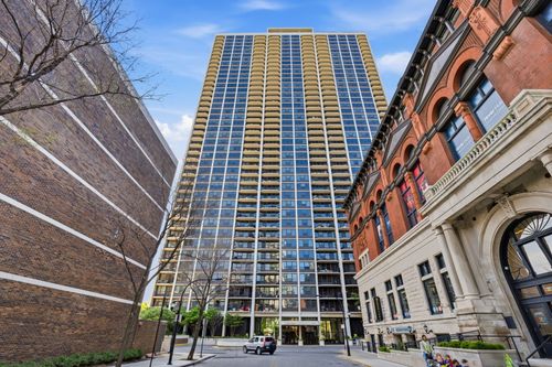 1405-1560 Sandburg Ter, Chicago, IL, 60610-7711 | Card Image
