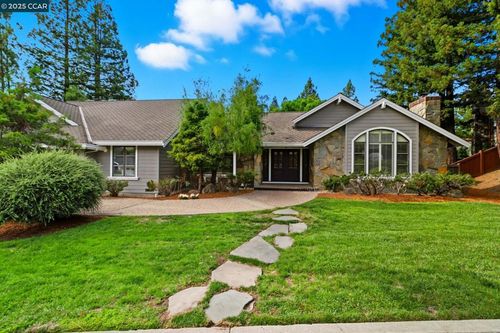 3 Magee Ct, Moraga, CA, 94556-2820 | Card Image