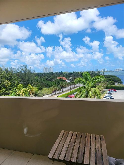 6r-880 Ne 69th Street, Miami, FL, 33138 | Card Image