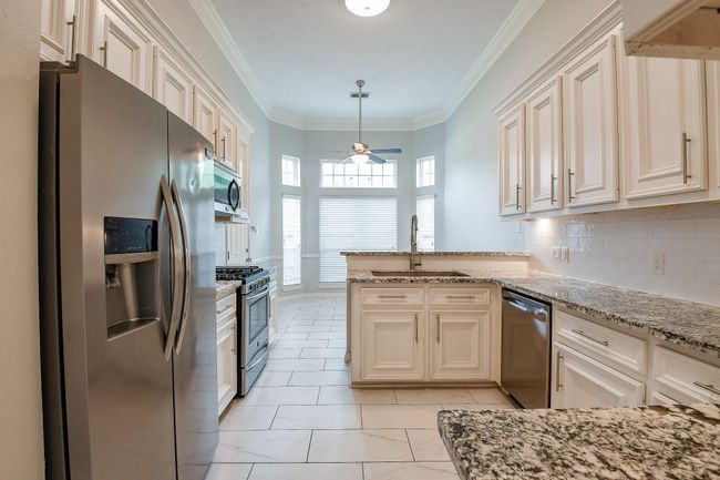 21818 Windsor Castle Dr, House other with 3 bedrooms, 2 bathrooms and 2 parking in Spring TX | Image 10