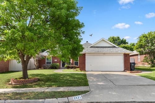 2521 Tinker Trl, Wichita Falls, TX, 76306-1022 | Card Image