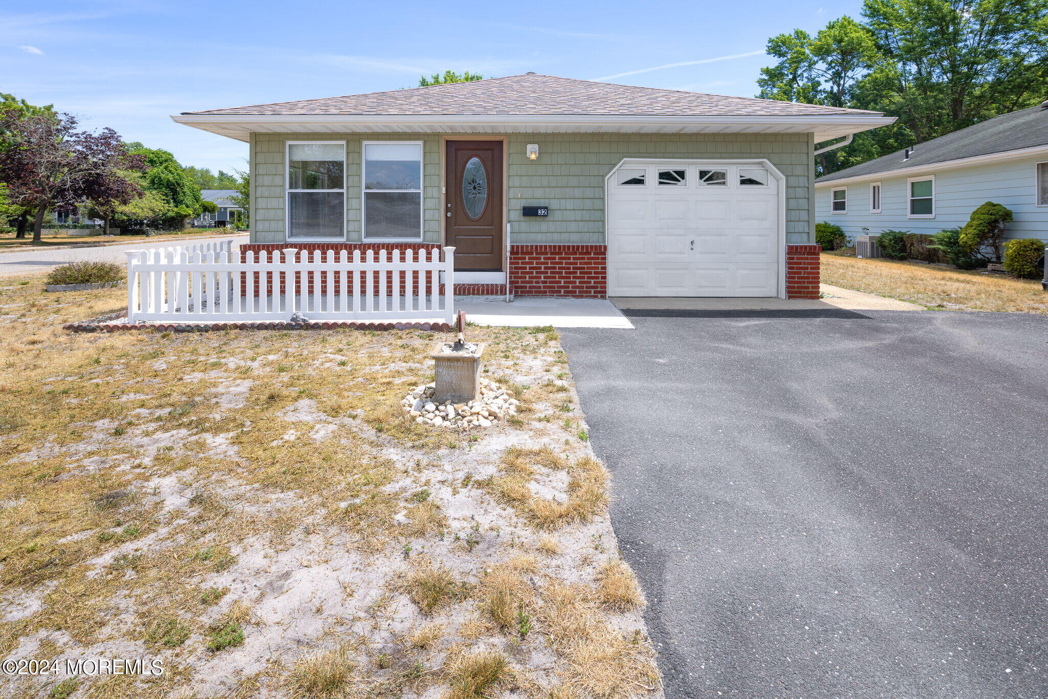 Guadeloupe Dr, Toms River, NJ 08757