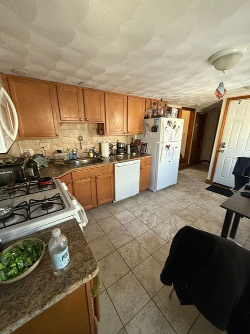 a1-585 Somerville Ave, Somerville, MA, 02143-3240 | Card Image