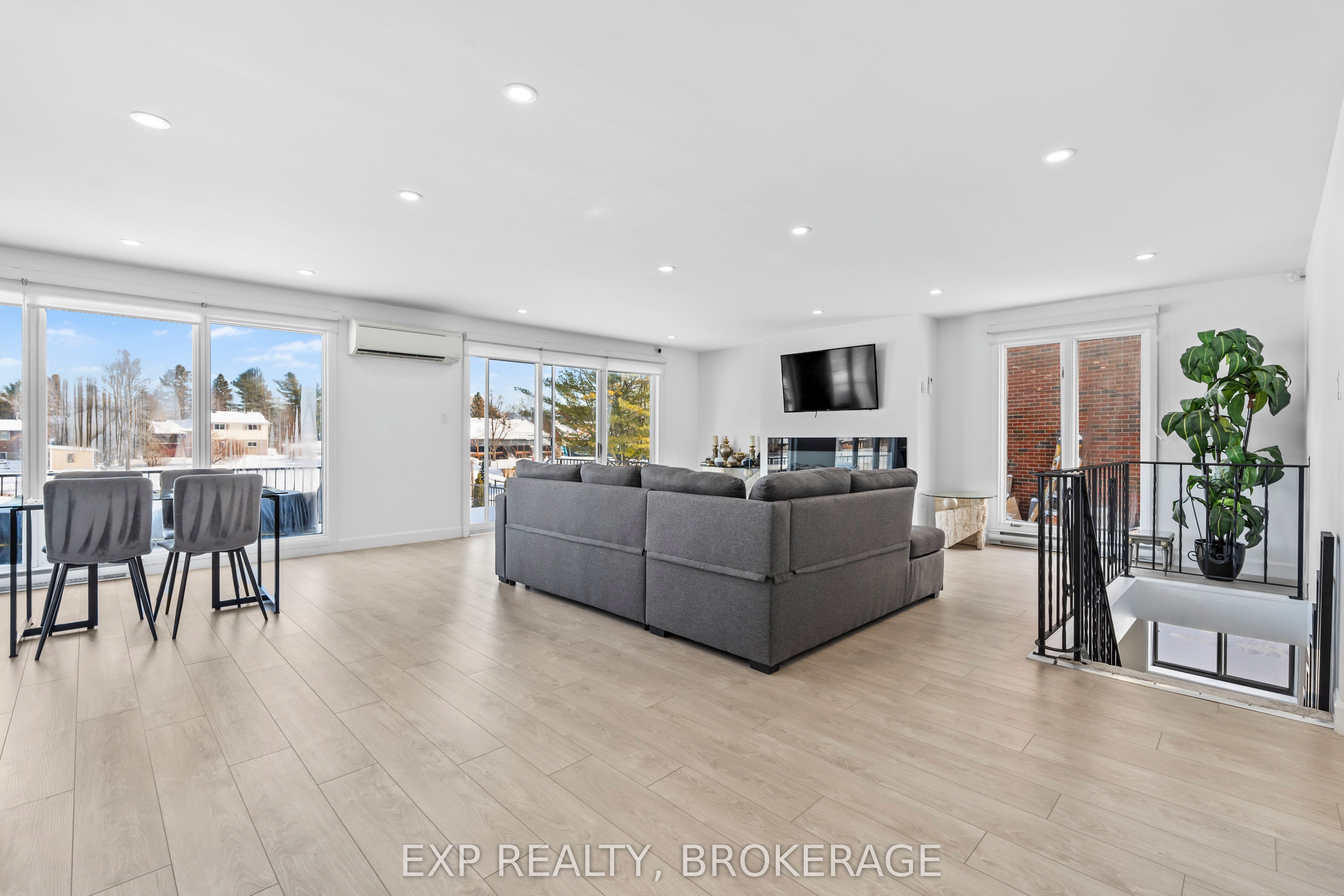 Residential in Front of Leeds & Seeleys Bay 5