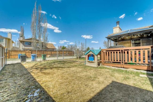 41 Sunhaven Close Se, Home with 4 bedrooms, 3 bathrooms and 4 parking in Calgary AB | Image 6