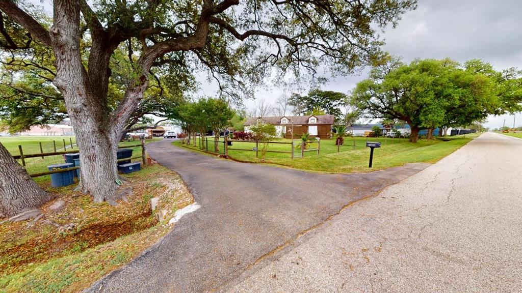Martin Luther King Ave, Hitchcock, TX 77563