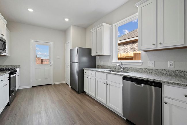 8930 Ice Quartz Dr, House other with 4 bedrooms, 2 bathrooms and 2 parking in Iowa Colony TX | Image 5