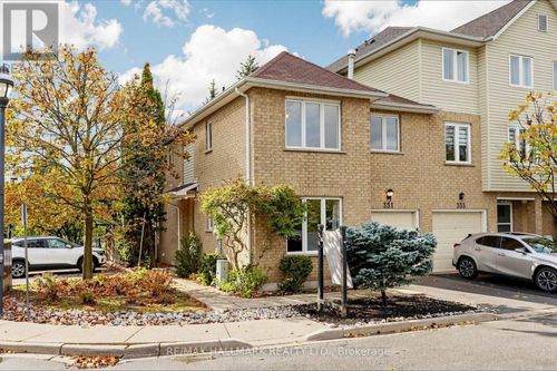 1-351 Riddell Court, Newmarket (Gorham-College Manor), ON, L3Y8M8 | Card Image