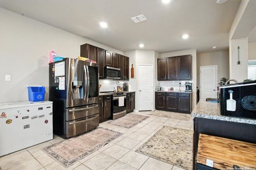 10426 Beachball Bnd, Converse, TX, 78109-2085 | Card Image