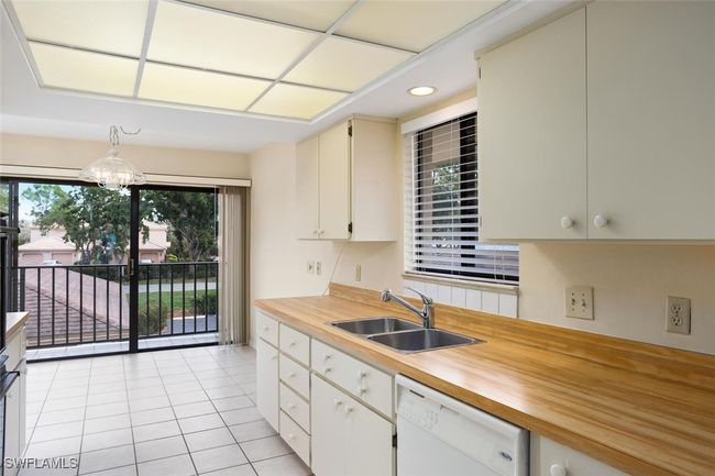 UNIT-203 - 537 Lake Louise Cir, Condo with 2 bedrooms, 2 bathrooms and null parking in NAPLES FL | Image 8
