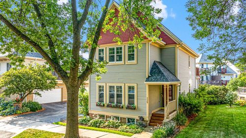 225 E Vine St, Milwaukee, WI, 53212-3931 | Card Image