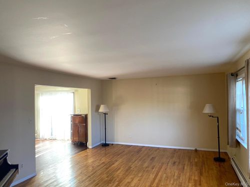 100 Kings Ave, Atlantic Beach, NY, 11509-1407 | Card Image