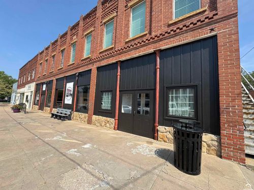 412 Broadway St, Valley Falls, KS, 66088-1304 | Card Image