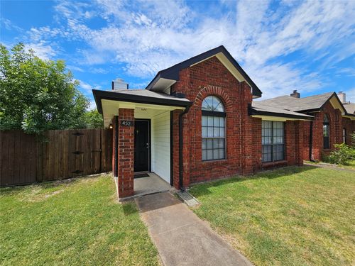 452 Chestnut Ln, Desoto, TX, 75115-8012 | Card Image