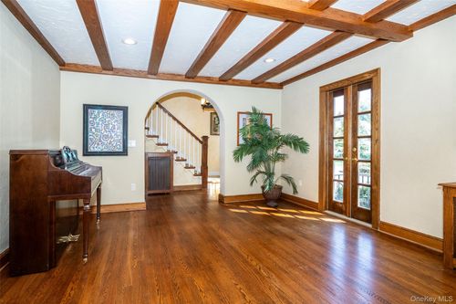 3 Hamilton Rd, Scarsdale, NY, 10583-6409 | Card Image