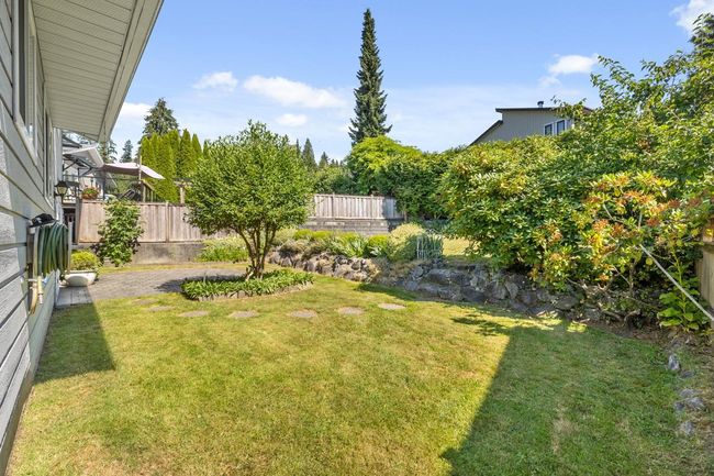 1605 Hemlock Pl, House other with 3 bedrooms, 3 bathrooms and 6 parking in Port Moody BC | Image 31