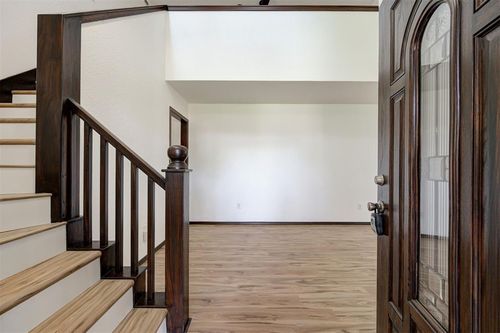 10604 Willow Ridge Dr, Midwest City, OK, 73130-6036 | Card Image