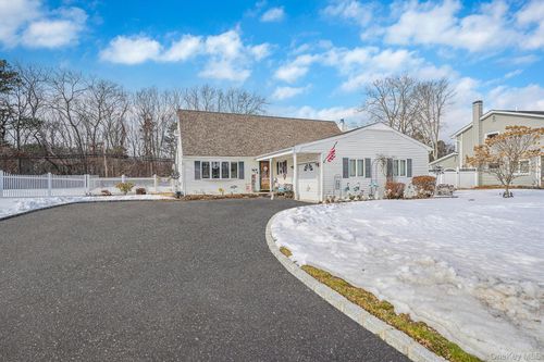 158 Spiral Rd, Holtsville, NY, 11742-2241 | Card Image