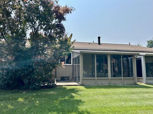 2-25323 Potomac Dr, South Lyon, MI, 48178-1081 | Card Image