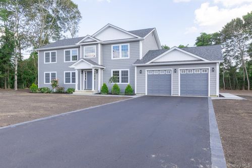 92 Park St, Blue Point, NY, 11715-1317 | Card Image