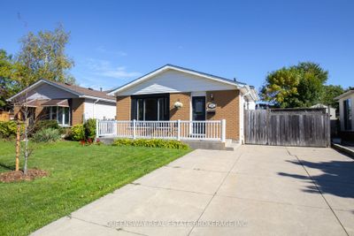 47 Lambert St, House other with 3 bedrooms, 2 bathrooms and 3 parking in Hamilton ON | Image 2