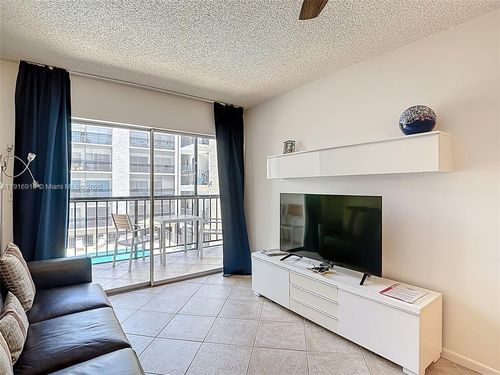 apt-315-201 178th Dr, Sunny Isles Beach, FL, 33160-4096 | Card Image