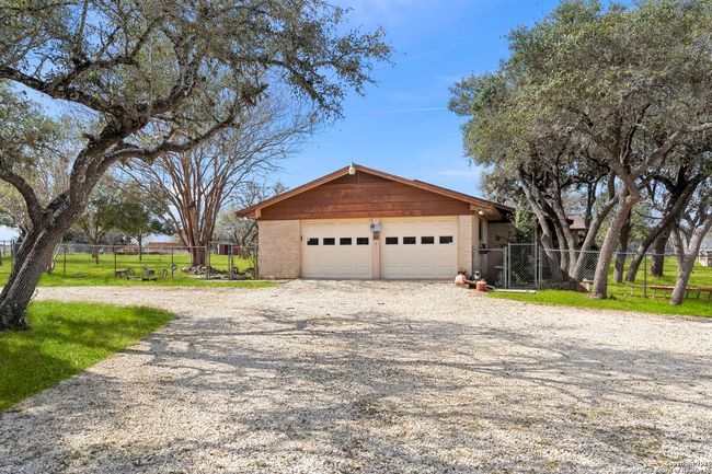 4521 Fm 1283, Home with 3 bedrooms, 2 bathrooms and null parking in Pipe Creek TX | Image 23