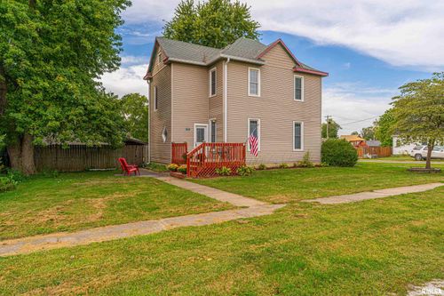 104 N Logan St, New Holland, IL, 62671-4077 | Card Image