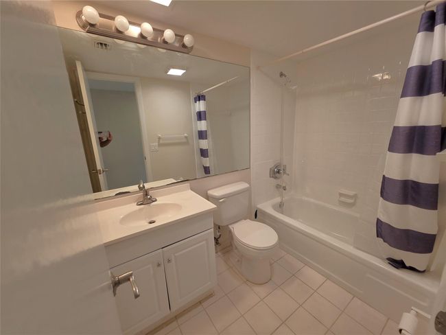 APT-319 - 2316 S Cypress Bend Dr, Condo with 2 bedrooms, 2 bathrooms and null parking in Pompano Beach FL | Image 8