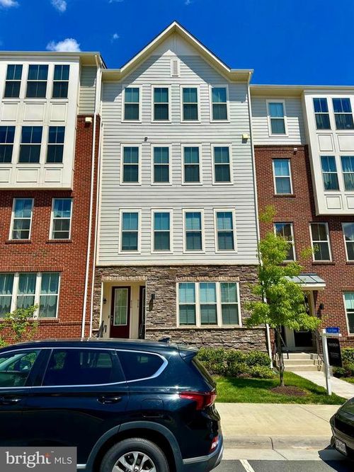 916 California Dr Ne, LEESBURG, VA, 20176-1848 | Card Image