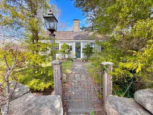 162 Route 6a, Yarmouth Port, MA, 02675-1712 | Card Image